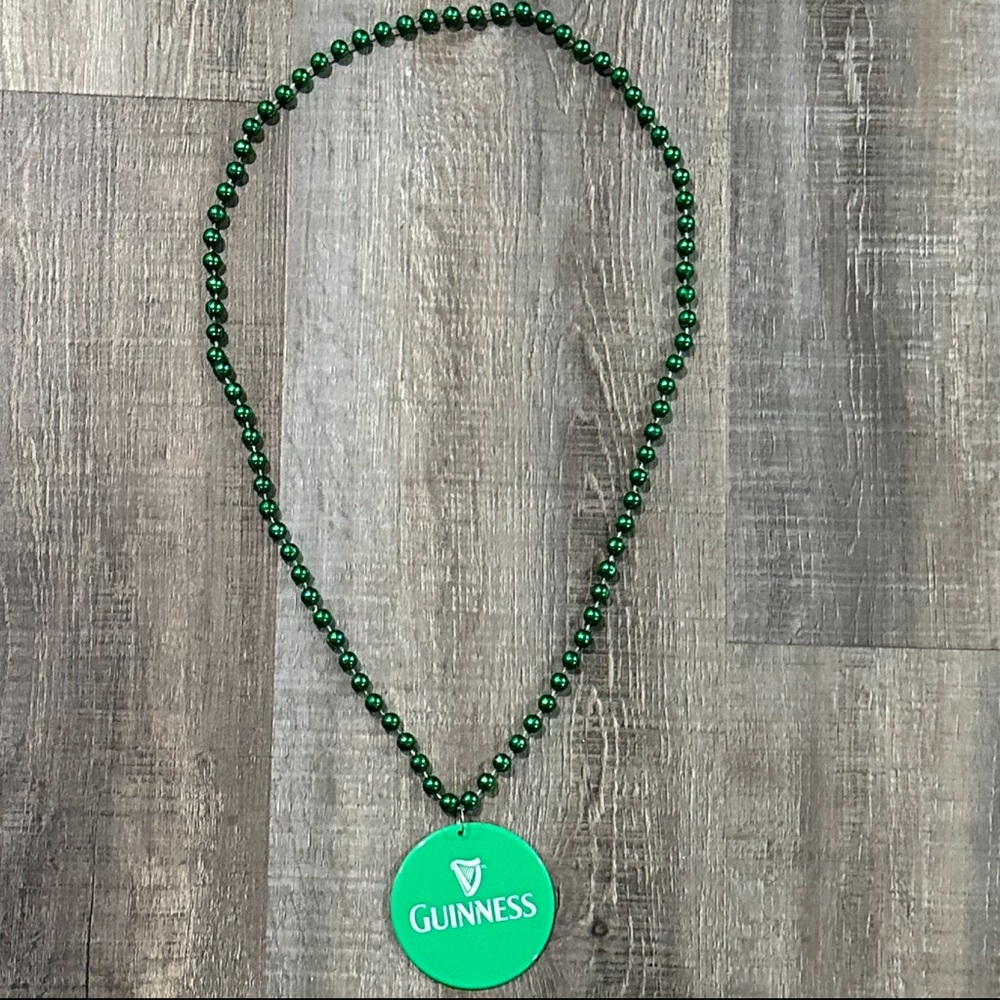 💞 New Green Guinness Party Bead Necklace